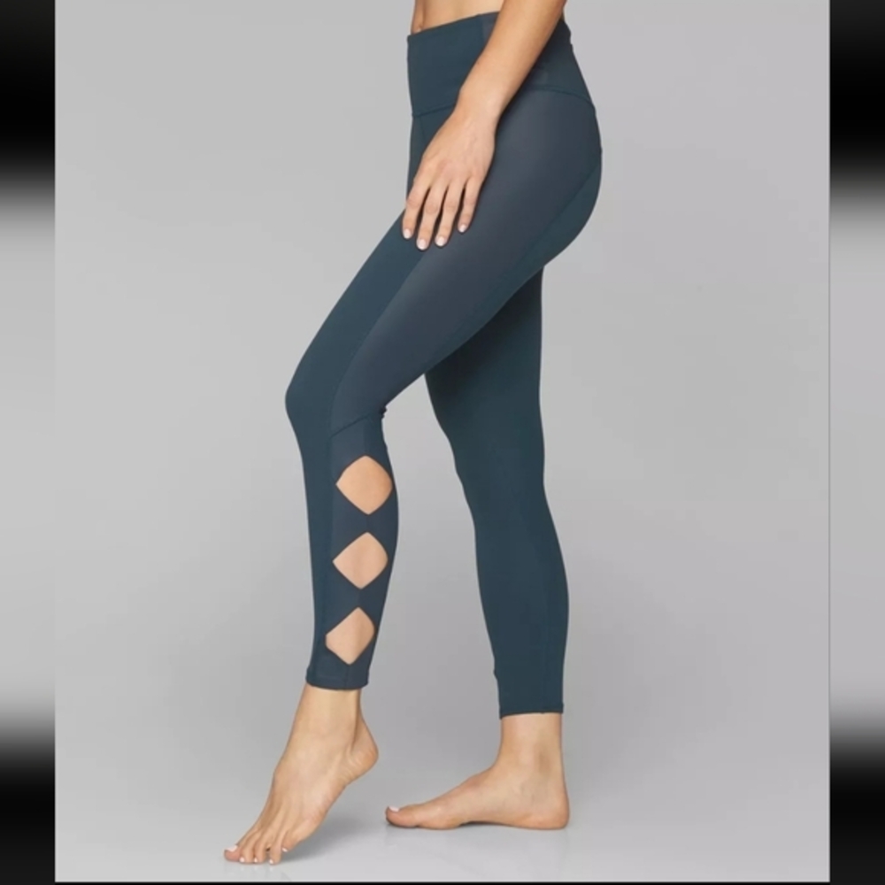 Athleta Cobra Tight Leggings Ankle Crop Criss Cross Cutout Abyss Teal‎ M - Picture 2 of 7
